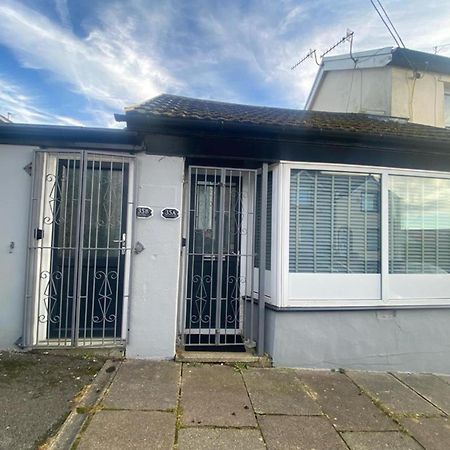 Beautiful 3-Bed Apartment In Merthyr Tydfil Exterior photo