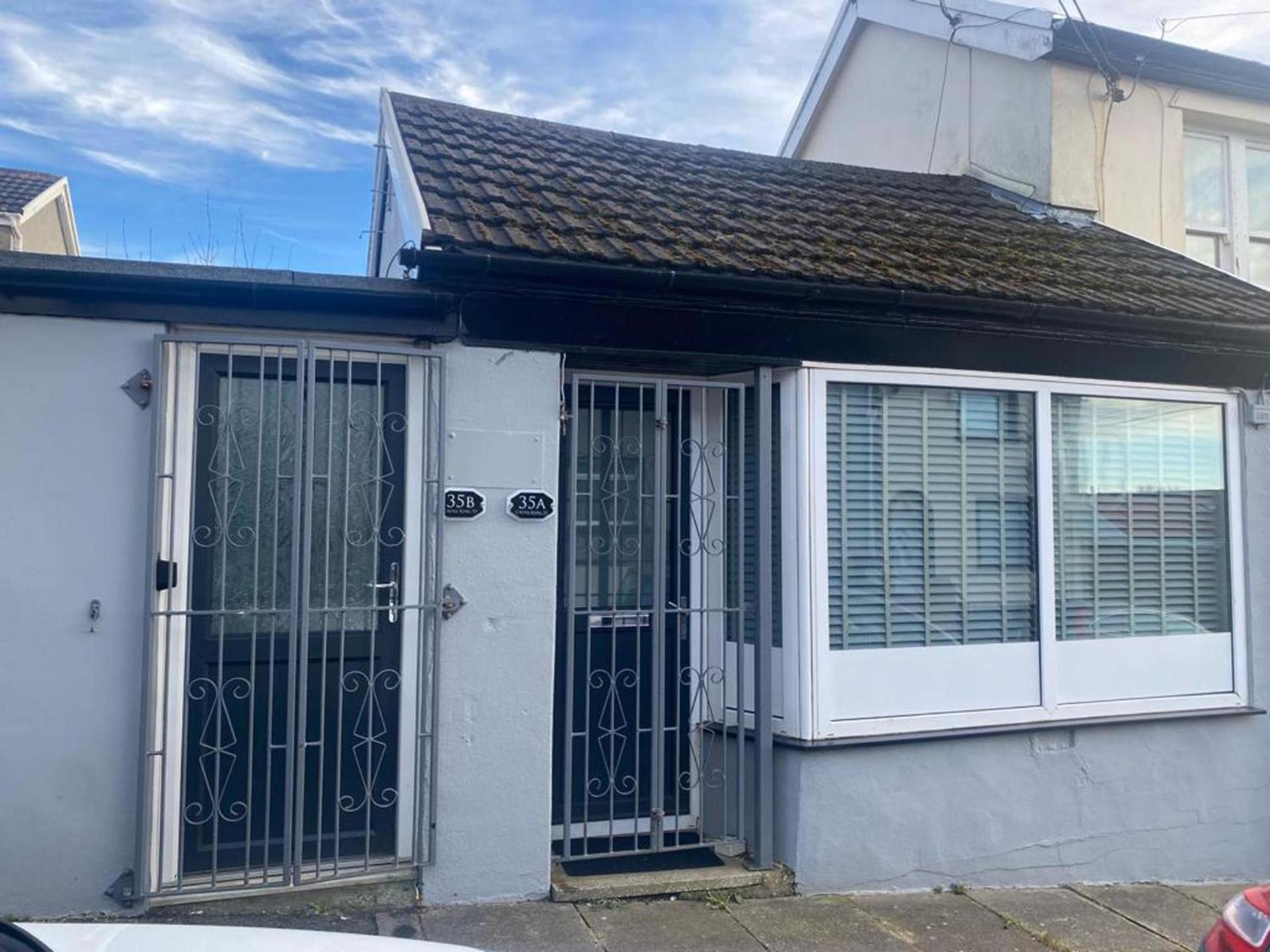 Beautiful 3-Bed Apartment In Merthyr Tydfil Exterior photo